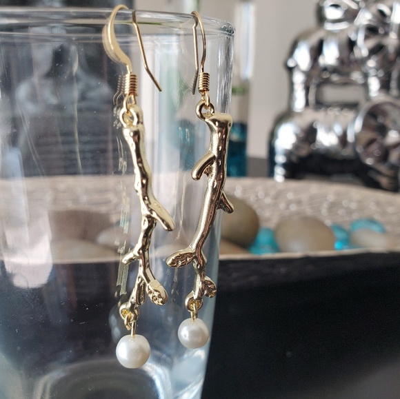 Jewelry - LAST ONE..HANDMADE unique leaf and pearl earrings